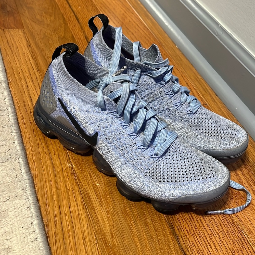 Comfortable Vapormax with a galaxy like sparkles